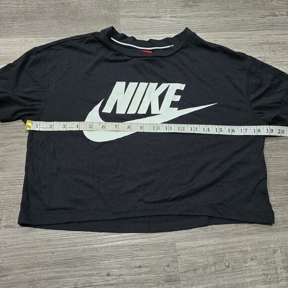 Nike Black & White Logo Crop Top Graphic Short Sleeve Shirt Women's Size Small - Picture 4 of 6